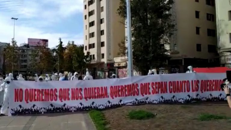 Manifestacion overoles blancos