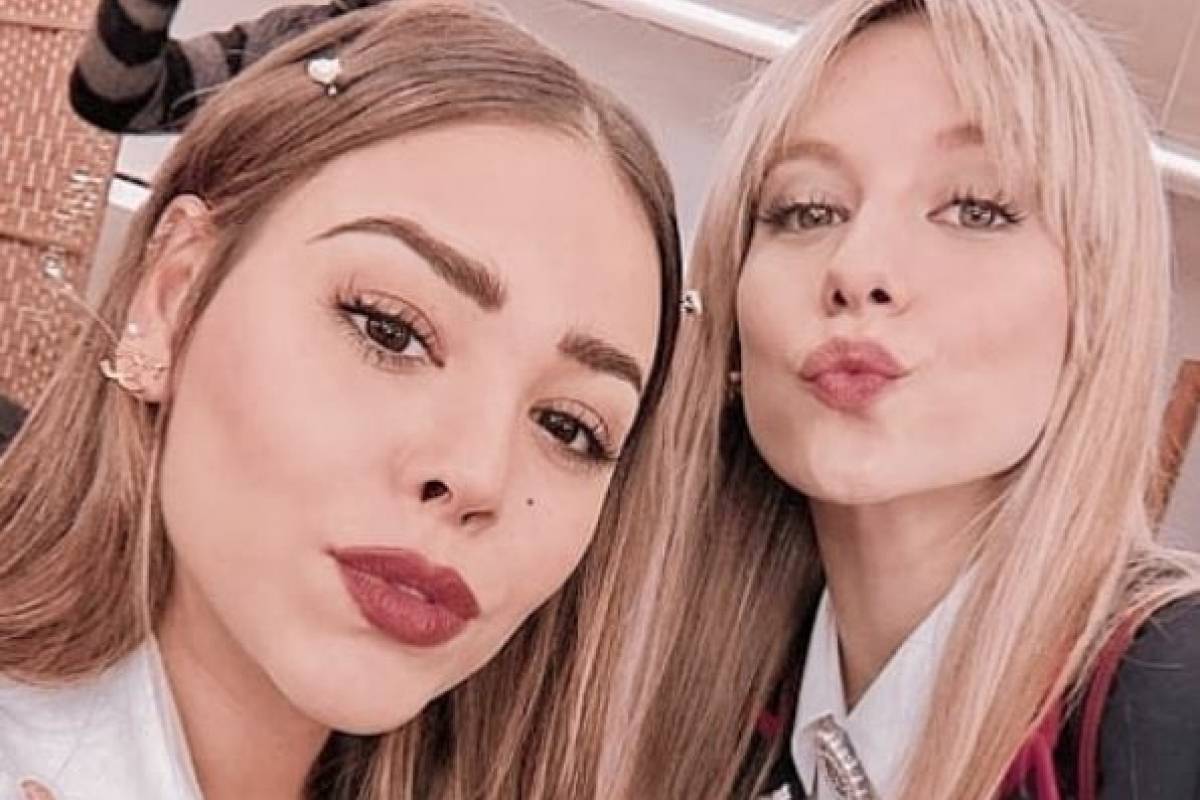 El beso lésbico de Ester Expósito y Danna Paola que genera incertidumbre en  las redes — Radio Concierto Chile