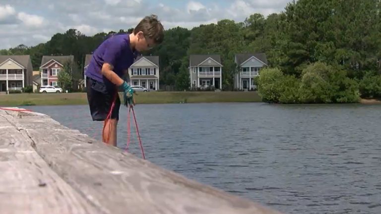 Niño pescando