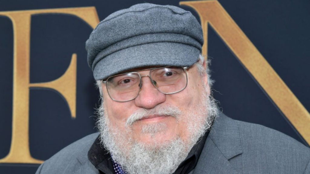 George R R Martin Retraso