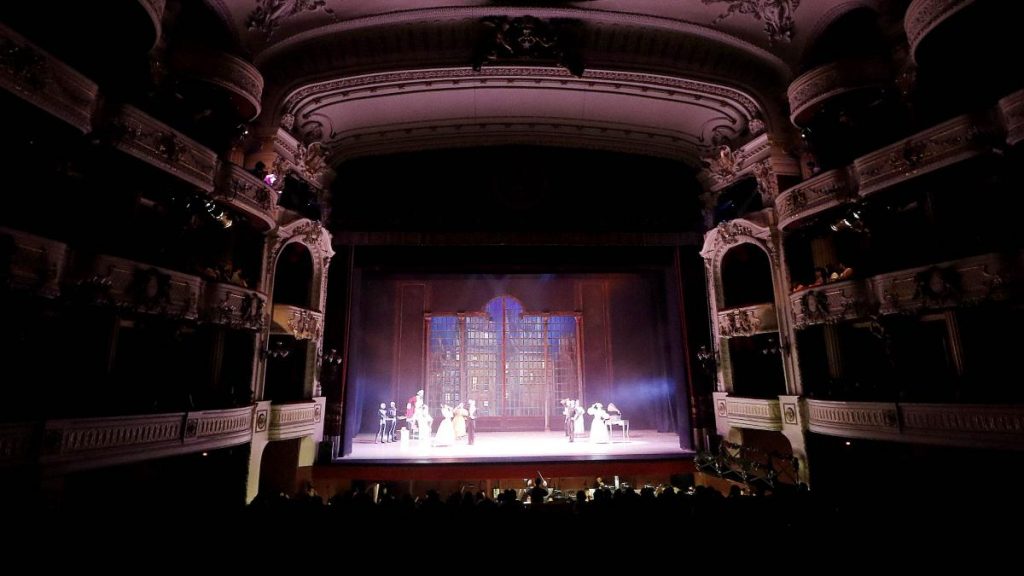 Carmen Gloria Larenas, Directora Del Teatro Municipal De Santiago