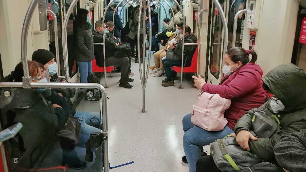 Metro Jueves 25