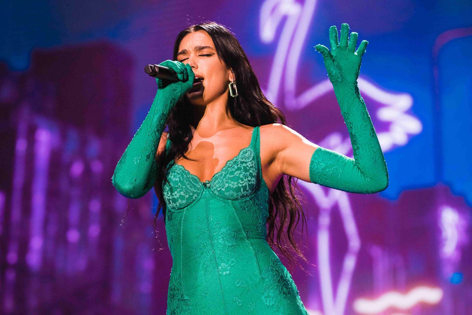 Concierto Dua Lipa en Chile habló en español y encantó al público