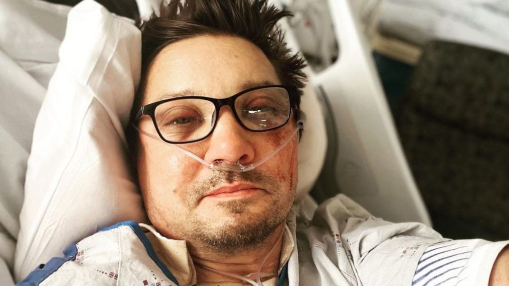 Familia De Jeremy Renner Entrega Actualizacion De Su Estado De Salud