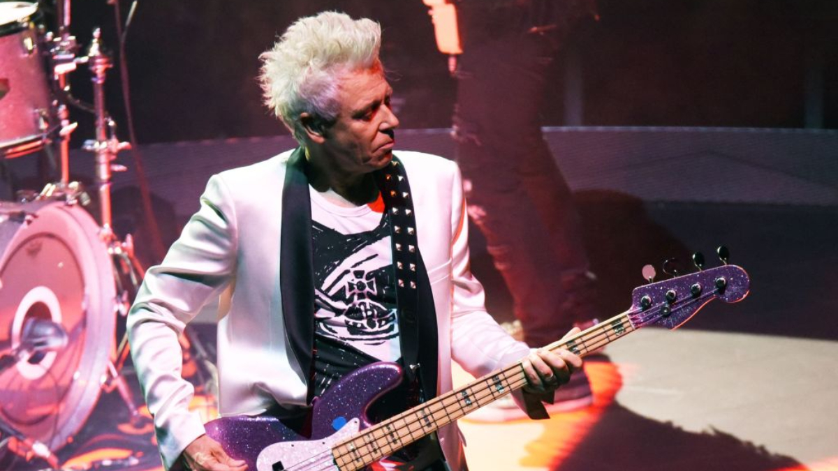 equipo de bajo adam clayton