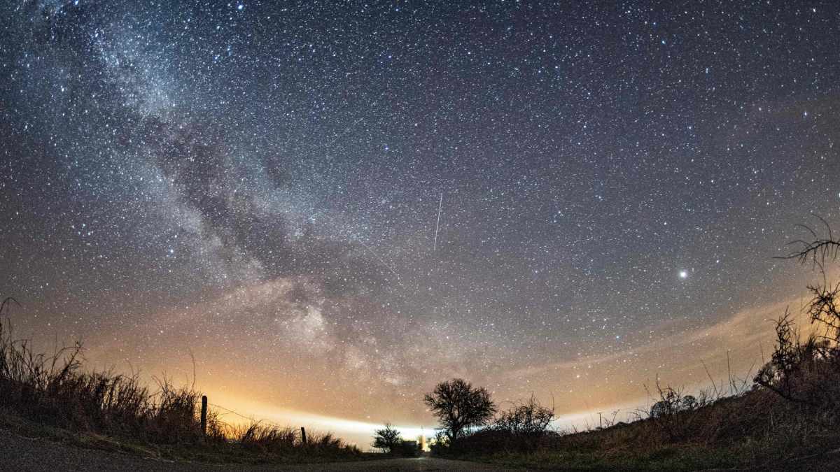 "Prepárate para la lluvia de estrellas Líridas en Chile cuándo y cómo