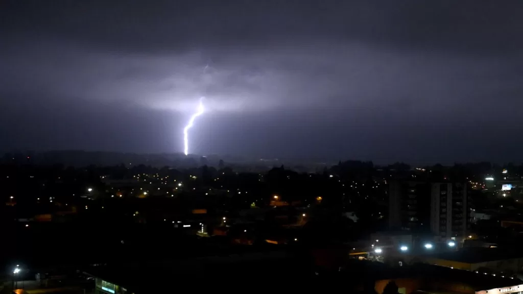 Senapred Declara Alerta Preventiva En Santiago Por Tormenta Electrica