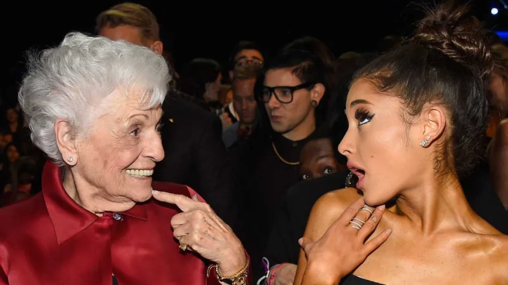 Ariana Grande Abuela