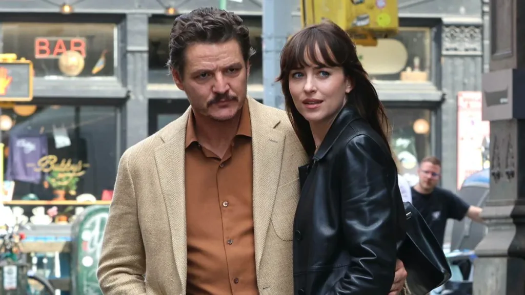 Pedro Pascal Es Visto Junto A Dakota Johnson