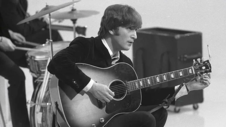 El Alto Monto Por El Que Estarian Vendiendo La Guitarra Perdida De John Lennon