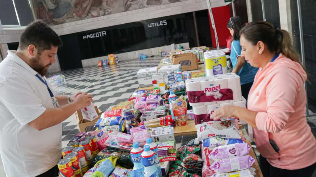 Centro De Acopio Para Los Damnificados Por Sistema Frontal