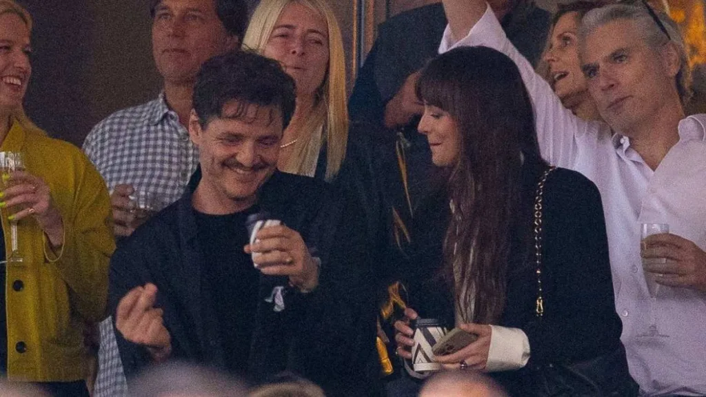 Nuevas Fotografias De Dakota Johnson Y Pedro Pascal