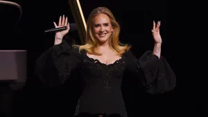 Adele (1)