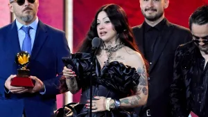 Mon Laferte (1)